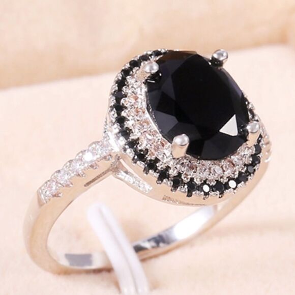 🖤 925 Sterling Silver Oval Cut Black Onyx & White Lab-Created Diamonds Ring - Picture 11 of 16